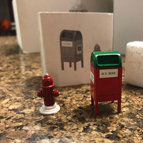 Dept 56 Heritage Village mailbox and fire hydrant - Picture 2 of 7
